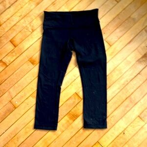 Lululemon wonder under size 6 capris